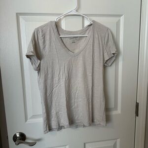 Universal Thread Women's V-Neck Tee - Light Gray
